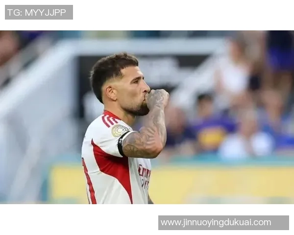 优雅带球足球明星展现技艺与风采的完美结合与激情碰撞 优雅带球足球明星展现技艺与风采的完美结合与激情碰撞