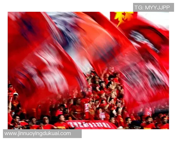 南京苏宁足球队奋勇争先全力冲击新赛季目标展现团队精神与拼搏意志 南京苏宁足球队奋勇争先全力冲击新赛季目标展现团队精神与拼搏意志