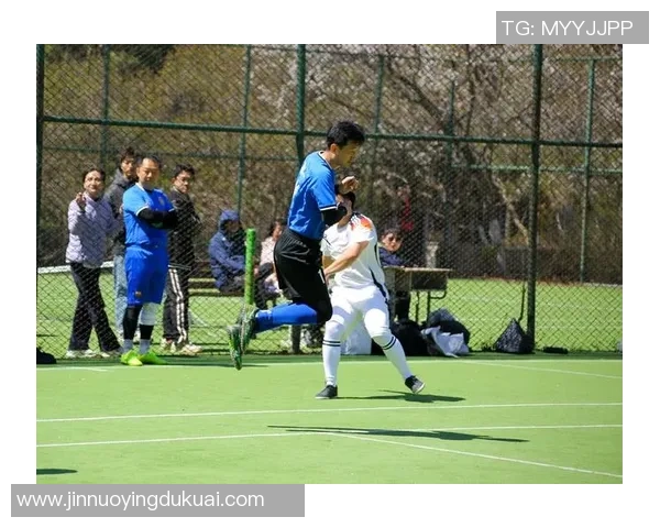 在足球蒙眼的世界里寻找真实的激情与梦想