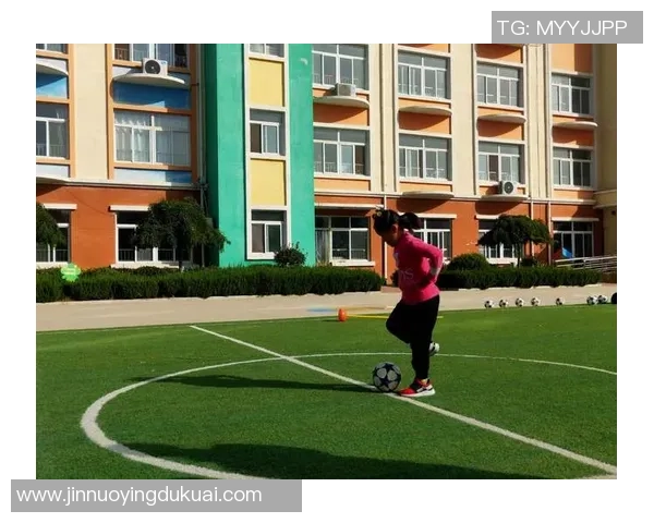 足球拔扣的魅力与技巧解析让你在球场上大放异彩的秘诀分享 足球拔扣的魅力与技巧解析让你在球场上大放异彩的秘诀分享