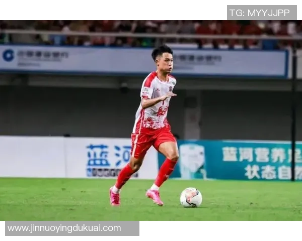 足球学弟的成长之路:从青涩少年到绿茵场上的明星球员 足球学弟的成长之路:从青涩少年到绿茵场上的明星球员