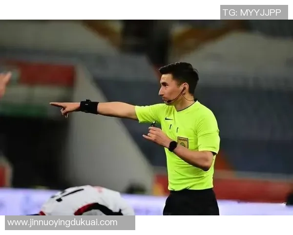 足球督察员的职责与挑战：提升赛事公正性与观众体验的关键角色